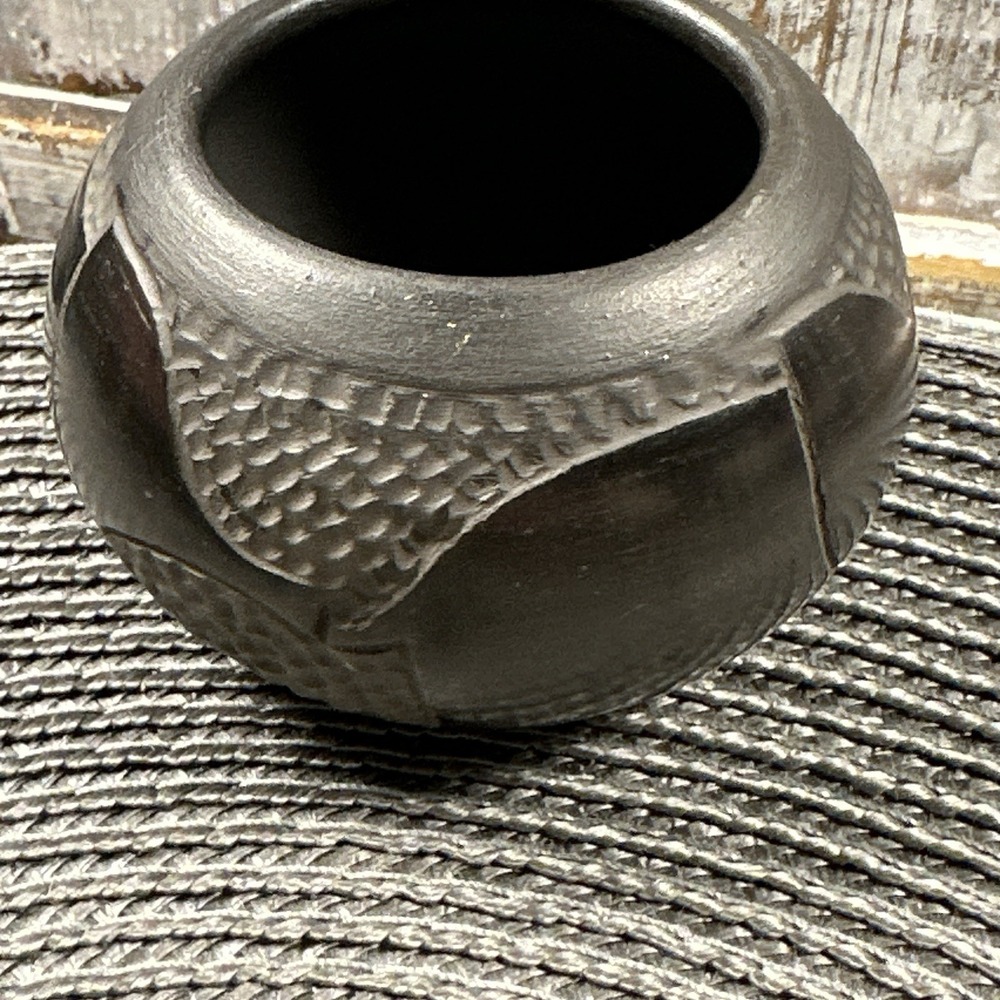 Native American Santa Clara Pottery Vase Black On Black Elephant Silhouette - Picture 15 of 16